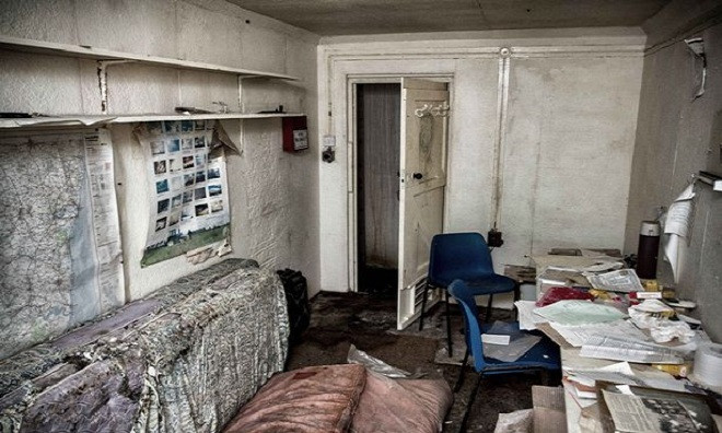Picture 8 of Inside the shelter of volunteers warning the British nucleus