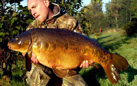 Picture 1 of 'Instrument' carp weighs 13.5 kg
