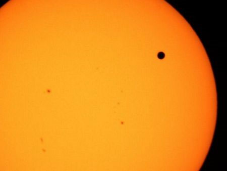 Picture 9 of Interesting 'meeting' between Venus and the sun