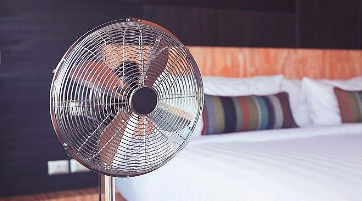 Picture 1 of Is it really harmful to turning on the fan when sleeping?