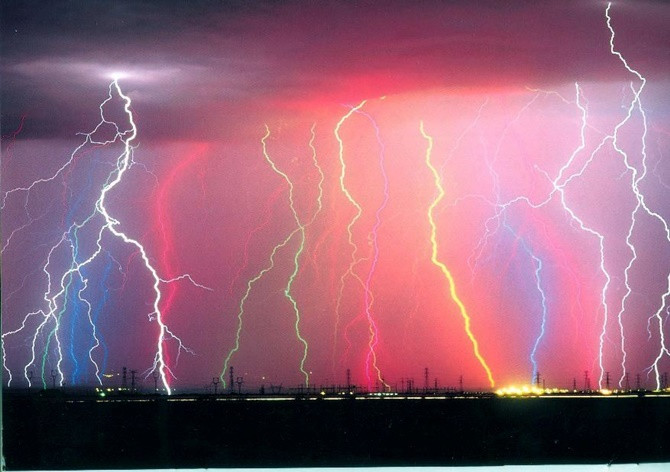 Picture 2 of Is it true that lightning never hits twice on a point?