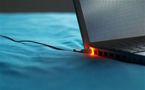 Picture 2 of Is plugging the laptop in when the battery is full?