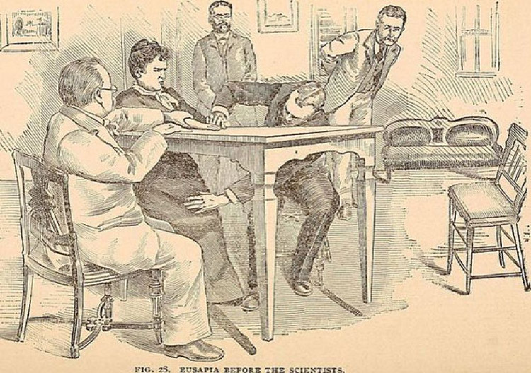 Picture 2 of It is true that girls can talk to the dead