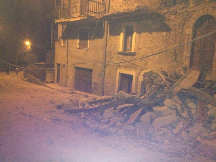 Picture 4 of Italy: Earthquake of 6.2 Richter scale, almost the entire town was completely destroyed