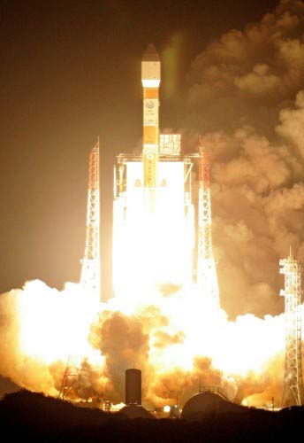 Picture 2 of Japan - China race to the moon