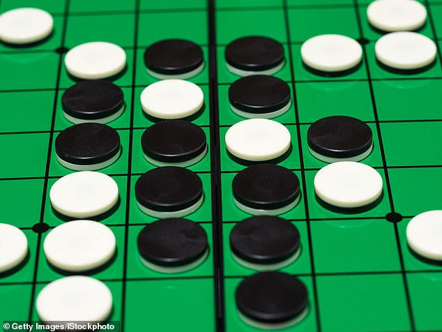 Picture 1 of Japan created AI to play Go with an odd mind