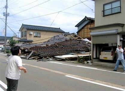 Picture 2 of Japan: Earthquake, 800 people were injured