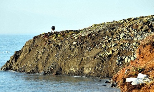 Picture 1 of Japan expanded because the land protruded from the sea in the night