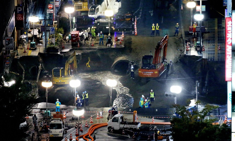 Picture 3 of Japan fixed 1 giant death hole in only 2 days