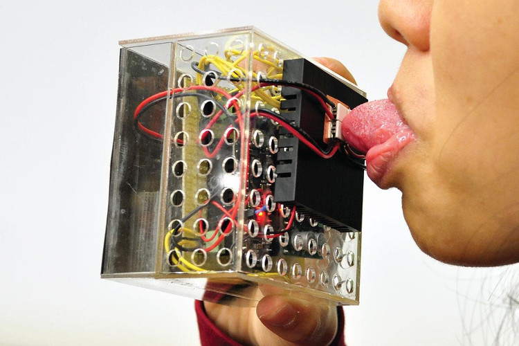 Picture 1 of Japan invents a device that helps you eat food