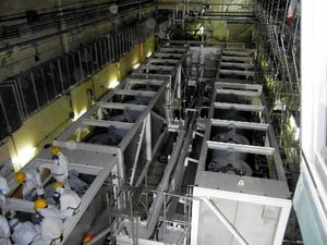 Picture 1 of Japan: Switches equipment to treat high-concentration radioactive water