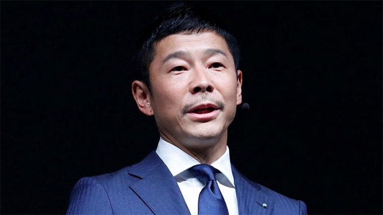 Picture 1 of Japanese billionaire became the first Lunar tourist with SpaceX