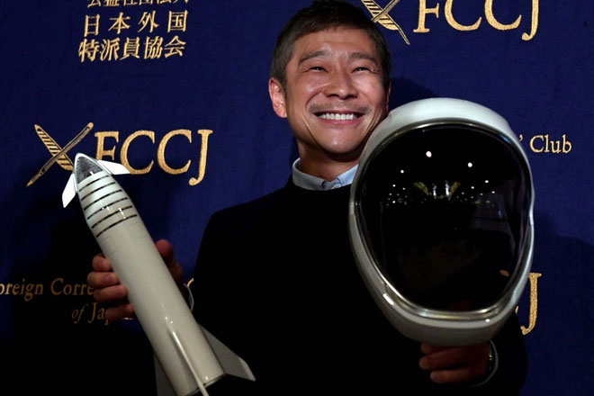 Japanese billionaire canceled plans to find a girlfriend to travel to the Moon images 1