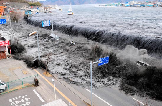 Picture 1 of Japanese tsunami has been warned from 2 days ago?