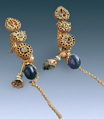 Picture 2 of Jewelry set encrusted with precious jewels in a Chinese noble grave