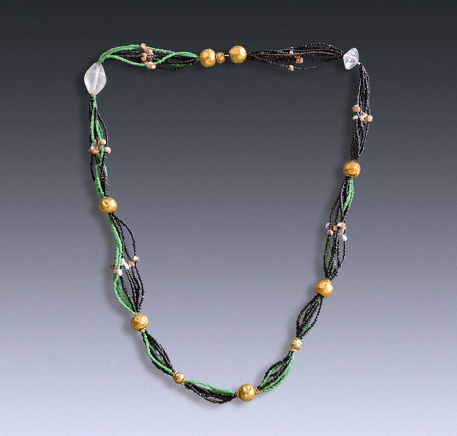 Picture 3 of Jewelry set encrusted with precious jewels in a Chinese noble grave