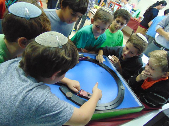 Picture 2 of Jews teach children to be noisy like a broken market
