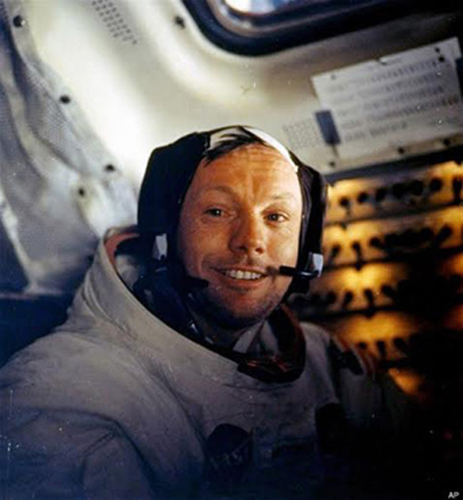 Picture 7 of July 20: Celebrating 47 years of the first time people set foot on the Moon