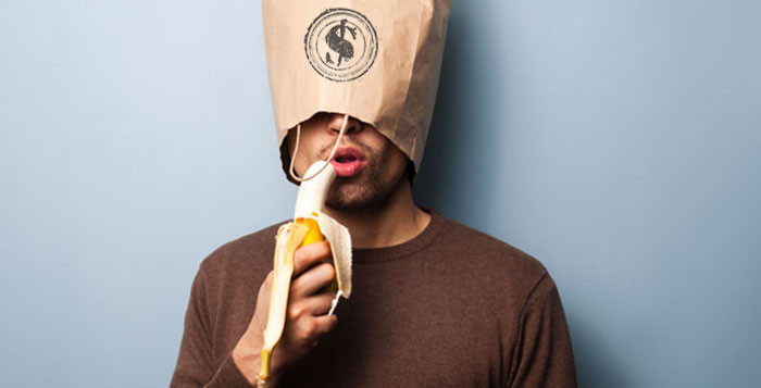 Picture 4 of Just eat 3 bananas you will have 900 USD, the problem is you dare to eat?