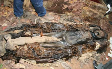 Khai excavated an ancient tomb for 300 years in Hanoi images 10