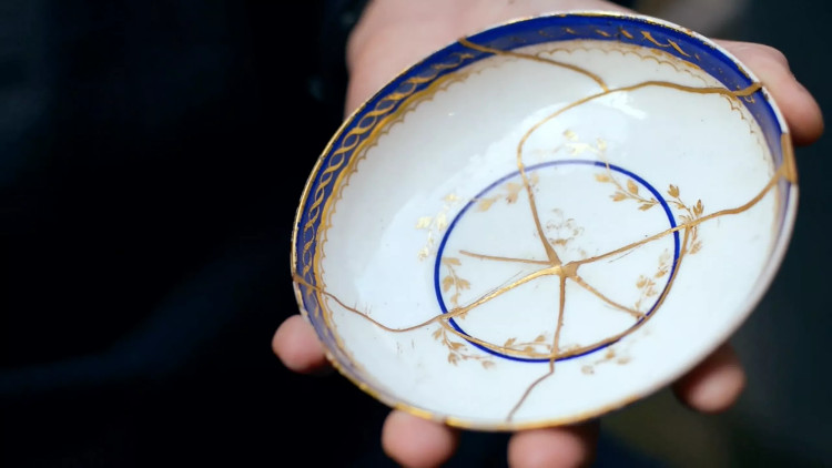 Picture 2 of Kintsugi: Japan's ingenious gold restoration technique