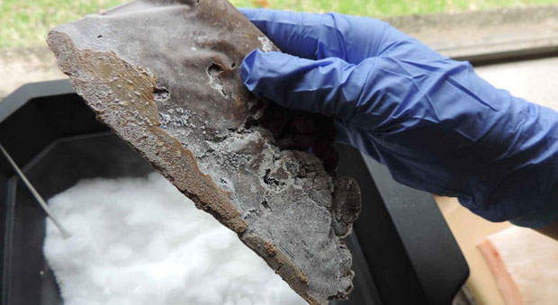Picture 2 of Knife made from feces: The improvisation of man or the big trick in 20 years?