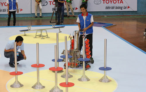Picture 1 of Lac Hong University won Robocon 2014