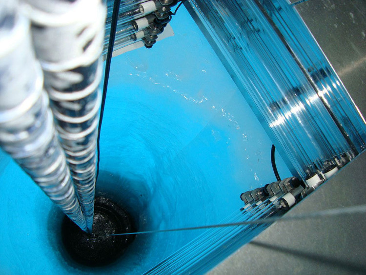Picture 4 of 'Lake of the devil': Detects tremors at a depth of 4000m