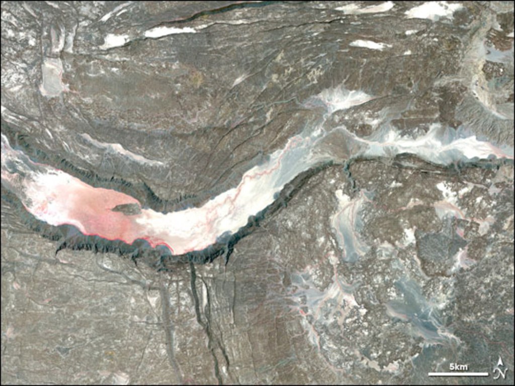 Picture 10 of Lake system in a large cracked valley - World natural heritage in Kenya