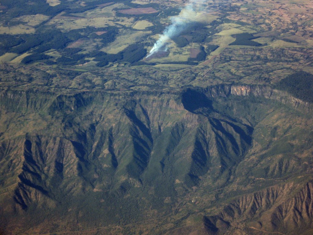 Picture 8 of Lake system in a large cracked valley - World natural heritage in Kenya