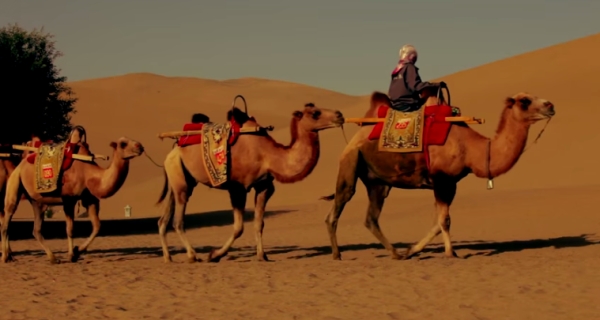 Picture 5 of Lake water 2000 years strange between arid desert