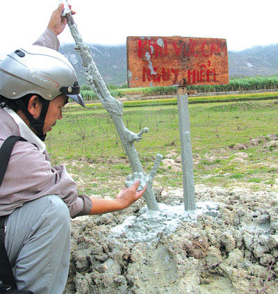 Picture 2 of Lam Dong cracked land, Ninh Thuan mud spray