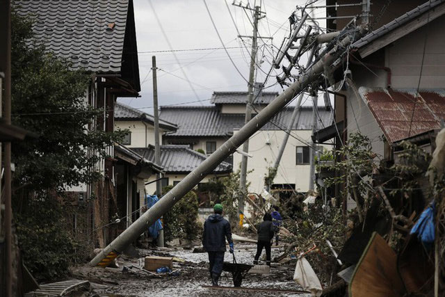 Picture 3 of Latest news about Asian typhoons: 2 storms that 'hit' only one country?
