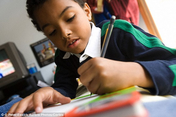 Picture 2 of Left-handed people have more disadvantages in their work
