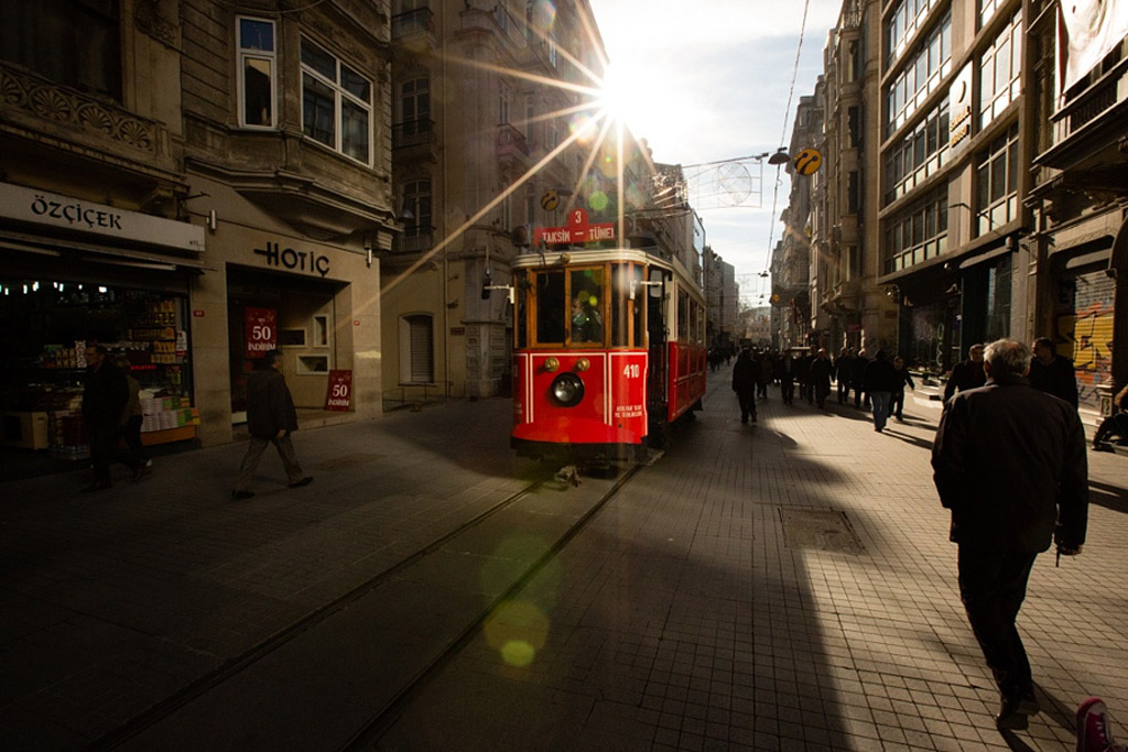 Picture 16 of Lens Flare images create interesting lighting effects