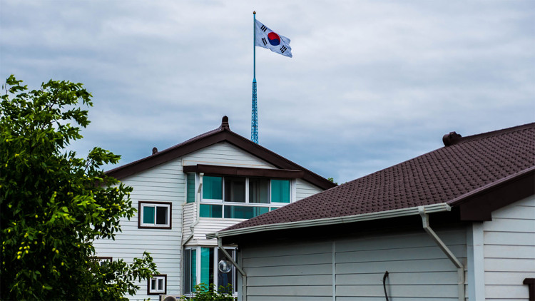 Picture 1 of Life in the Korean village is close to the Korean side