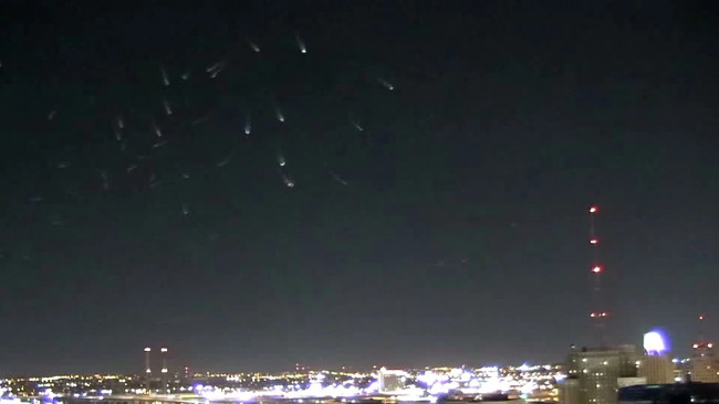 Light trail 'dancing eel' in the US sky causes fever images 1