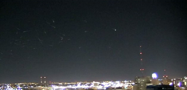 Light trail 'dancing eel' in the US sky causes fever images 2