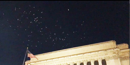 Light trail 'dancing eel' in the US sky causes fever images 3