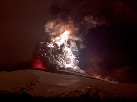 Picture 4 of Lightning on the crater in Iceland