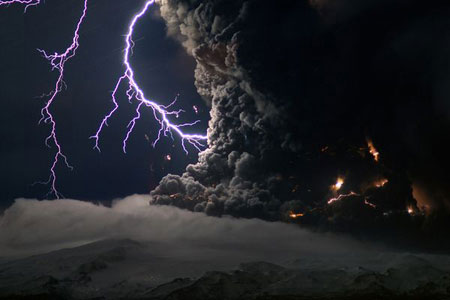 Picture 5 of Lightning on the crater in Iceland