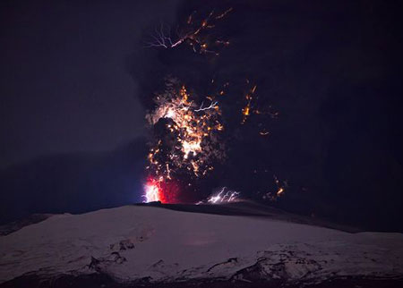 Picture 6 of Lightning on the crater in Iceland