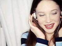 Picture 1 of Listening to headphones over 90 minutes will damage the ear