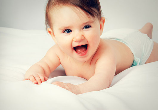 Picture 1 of Little children look at relatives' faces, watch out for autism