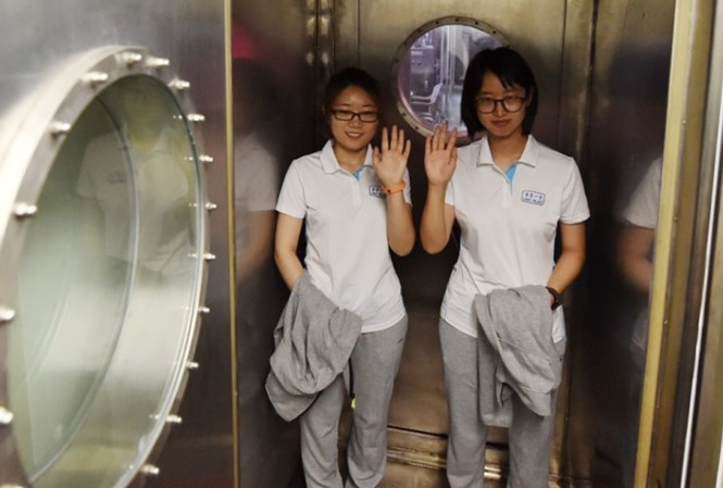 Picture 1 of Live 200 days in space: Do you have the courage to overcome the challenge?