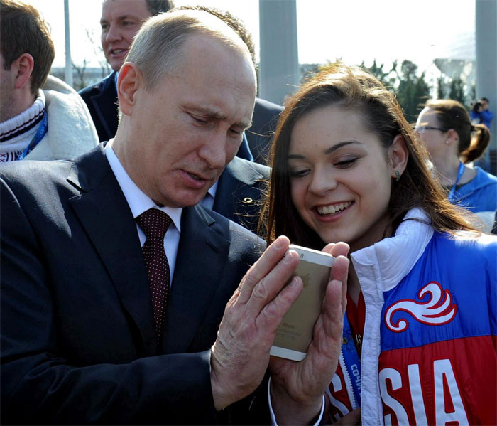 Picture 4 of Look at the phones of heads of state