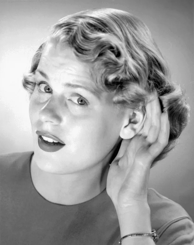 Picture 1 of Losing eyesight due to accidents but this woman can still see with ears