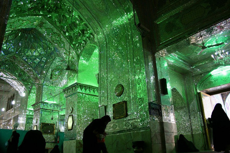 Picture 7 of Lost in the mysterious green space of the Muslim tomb