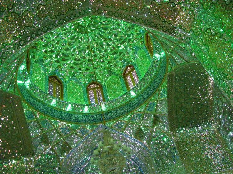 Picture 8 of Lost in the mysterious green space of the Muslim tomb