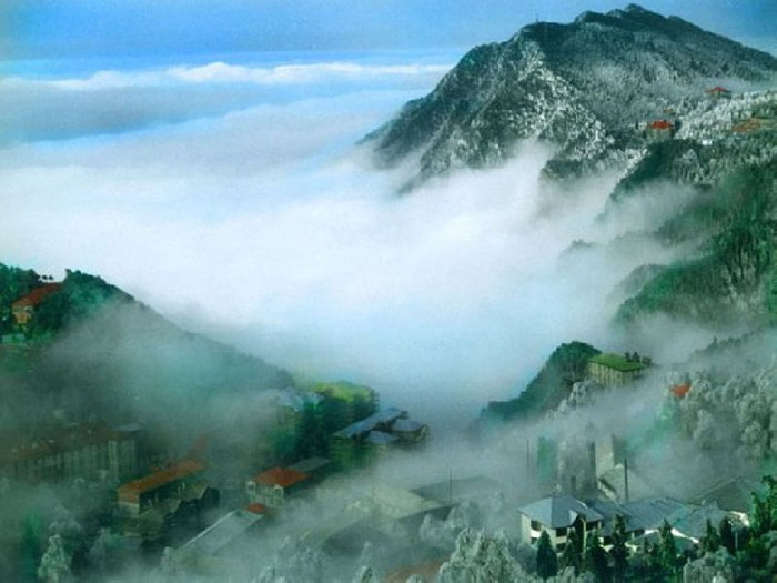Picture 10 of Lu Son National Park - China